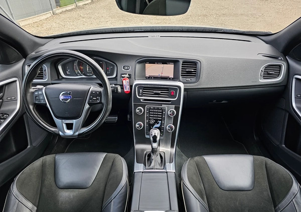 Volvo V60 cena 72900 przebieg: 179000, rok produkcji 2018 z Biskupiec małe 352